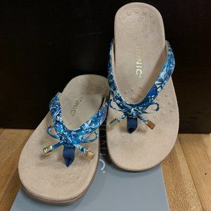 44BELLA II BLUE PALM